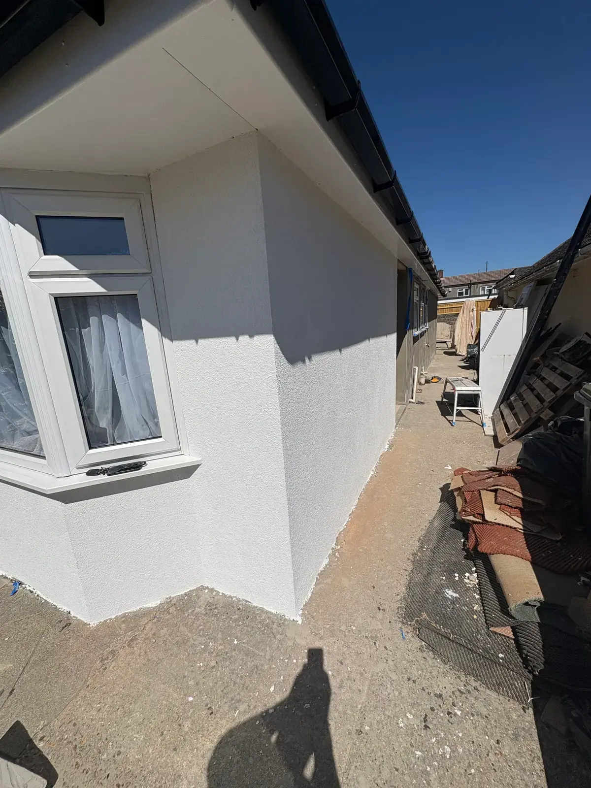 Finished render around the corner of a bay window